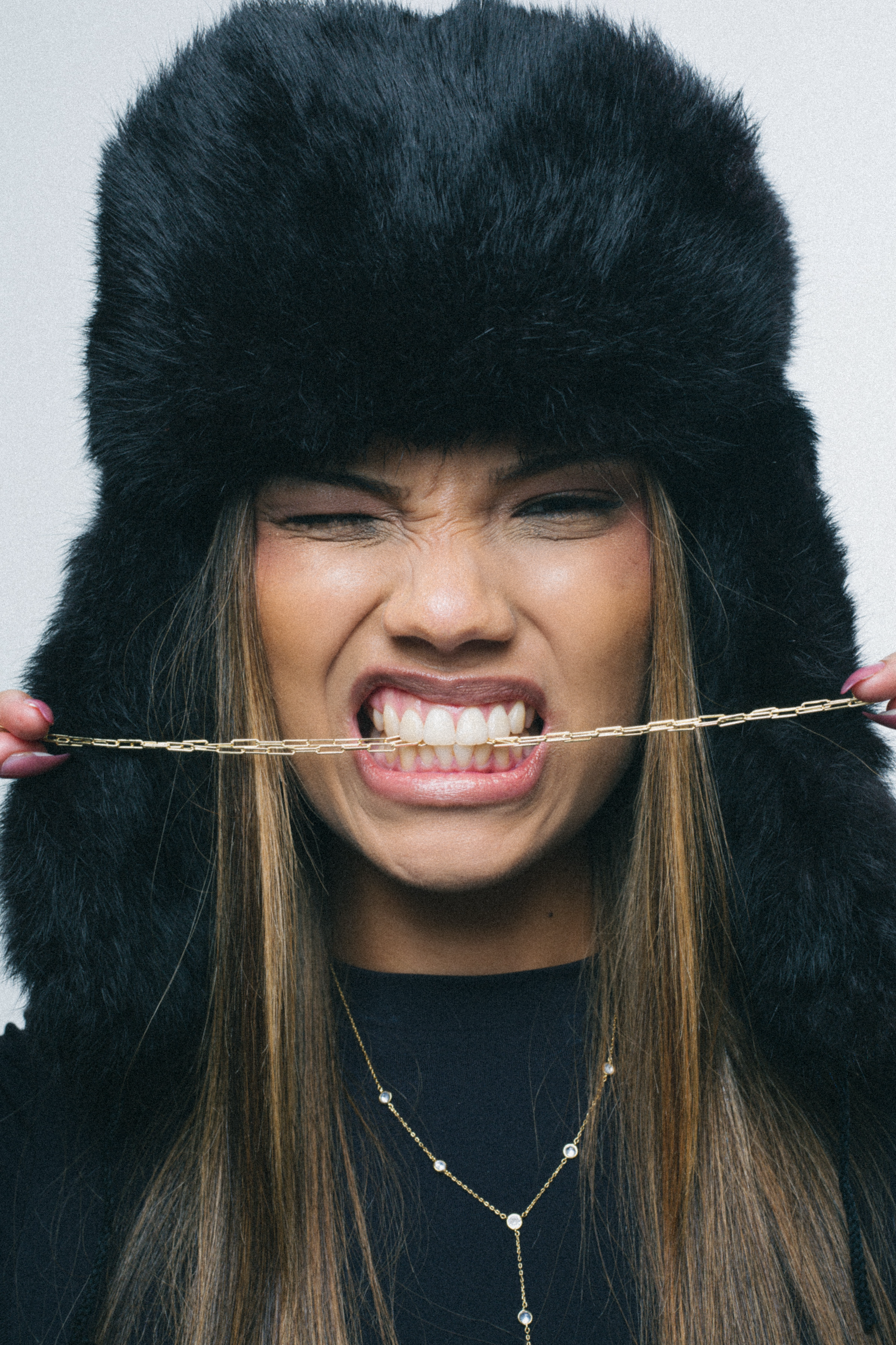 SIMI campaign — model wearing a gold chain